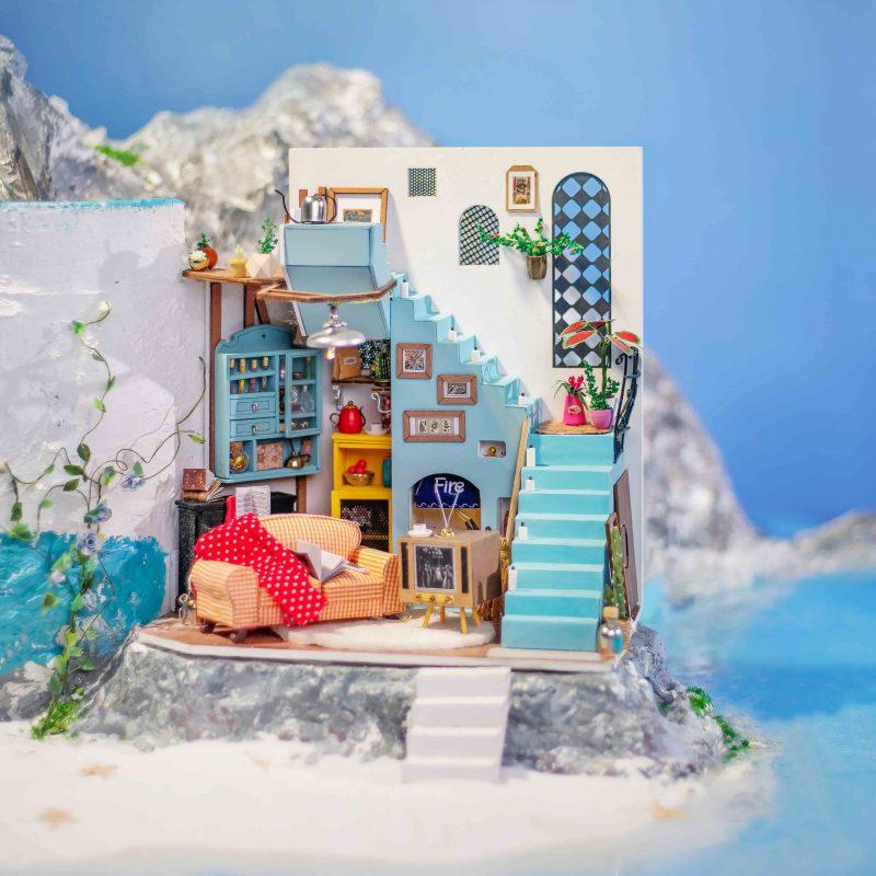 Joy's Peninsula Living Room-DIY Dollhouse